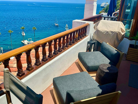 - Kick back on cushioned loungers with uninterrupted views of the sparkling Pacific
- Enjoy drinks, chats, or sunbathing in your own elevated coastal retreat
- A BBQ grill and shaded corners add comfort to this breezy outdoor escape
