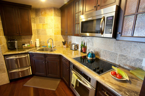 - Fully stocked kitchen, featuring sleek stainless appliances and a smooth electric cooktop
- Enjoy a touch of rustic charm with natural stone backsplash and rich wood cabinetry
- Includes a Keurig, toaster, and all essentials to fuel your adventures