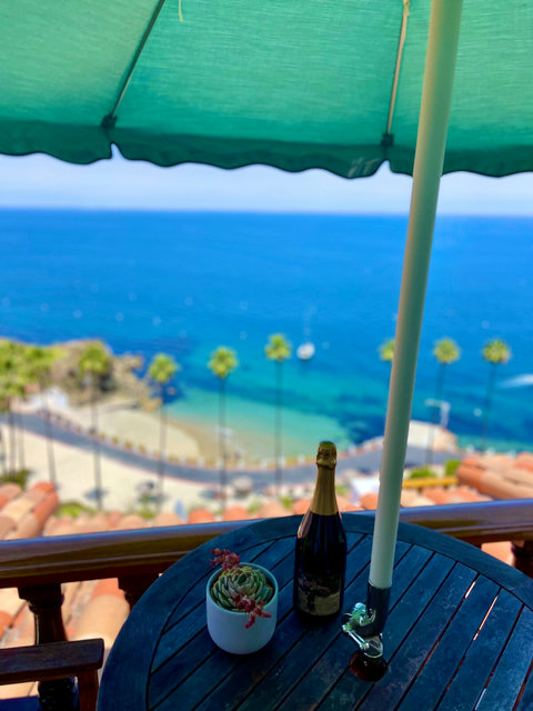 - Sip champagne by the sea, this balcony table offers front row views of turquoise waters
- Shady umbrella and succulent décor add charm to your private retreat
- Perfect spot for morning coffee, sunset drinks, or a romantic evening toast