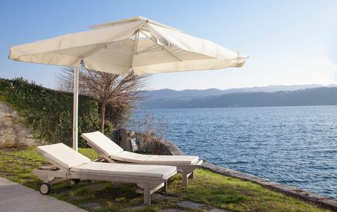 Outdoor chaise longue