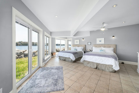 VIP room. Two queen beds, 2.5 shared bathrooms. 