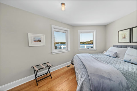 First Mate's room. King feather bed, ensuite bath with shower.  H2O Infuse Shampoo, conditioner, body wash and lotion. 