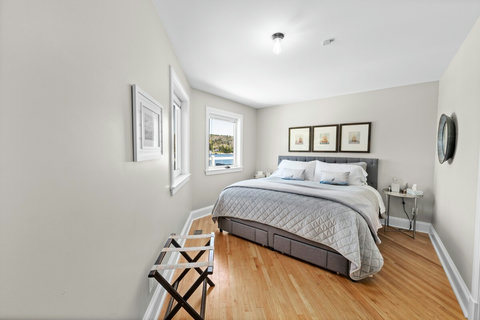 First Mate's room. King feather bed, ensuite bath with shower.  H2O Infuse Shampoo, conditioner, body wash and lotion. 