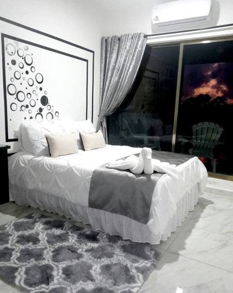 King bedroom with big terrace lake view