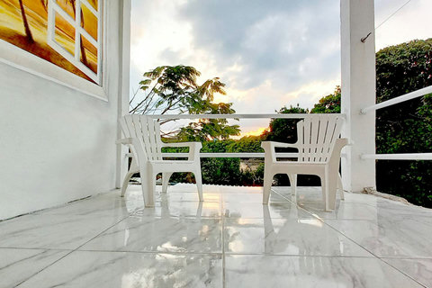 Second Large Covered Lakeview Balcony