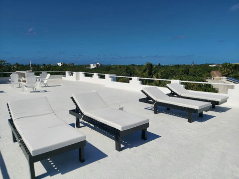 4th Floor Lounging Viewing Deck 24/7 Access Included (located offsite)