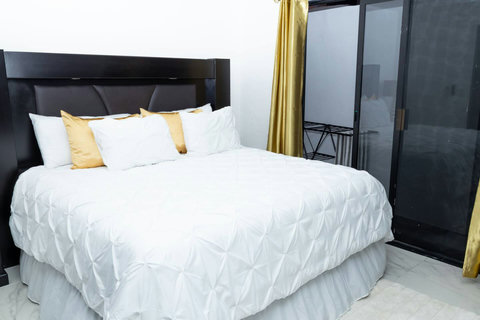 King Size Sealy Maximum Comfort Premium Plush Deep Seep Bed