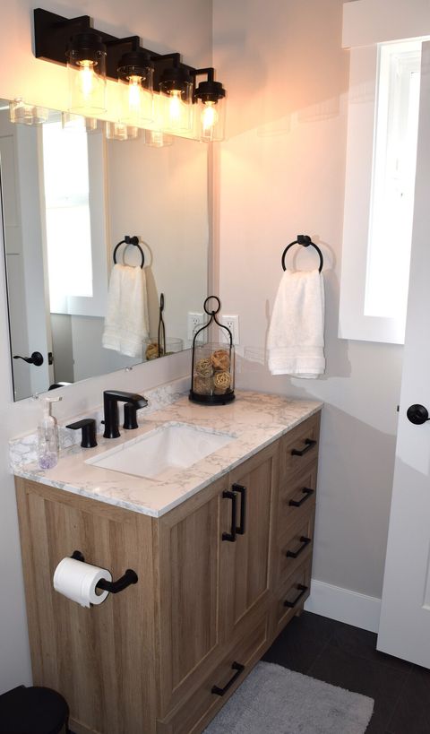 Upstairs bonus room 3/4 bathroom