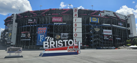Minutes to Bristol Motor Speedway—ideal base for race weekends and concerts.