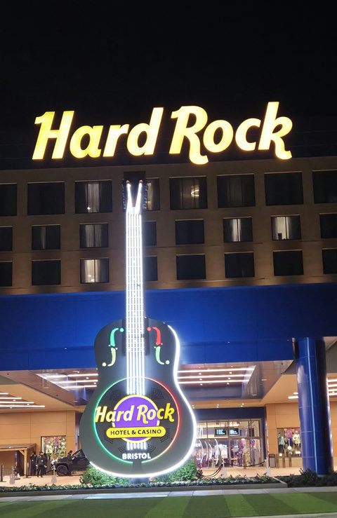 Stay by the iconic guitar—just a quick drive to casino gaming, dining, and live music.
