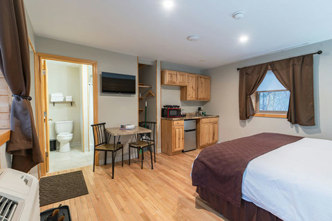 Cozy studio with a kitchenette, dining area, and private bathroom.