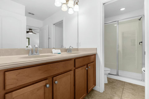 Bathroom can be shared or locked off and used as an en suite for bedroom 3