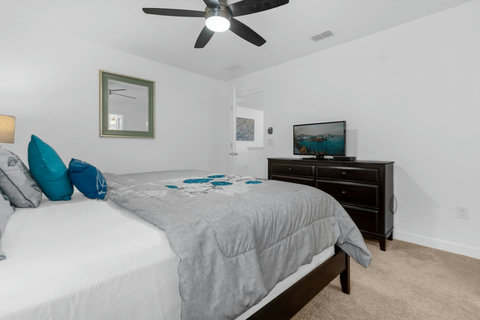 King size bed and optional en suite bathroom