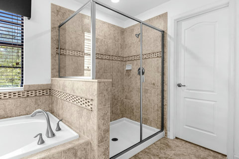 Private en suite bathroom