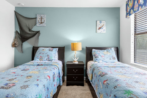 2 single beds for your little adventurers