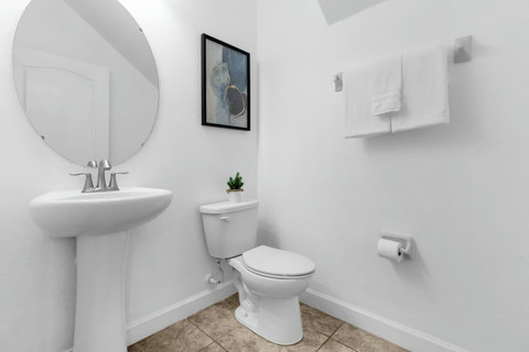 Guest bathroom convenient for large families