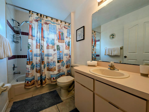 bedroom 2 en-suite bathroom