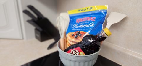 Complimentary breakfast items available. 