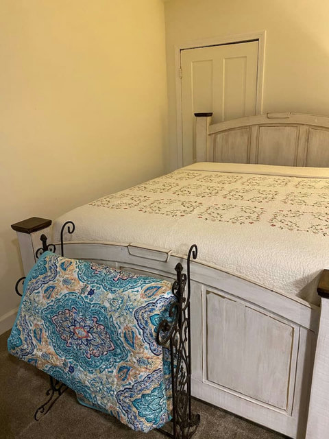 Main Queen size bed.