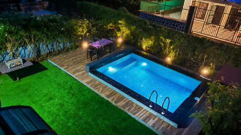 Swimming pool