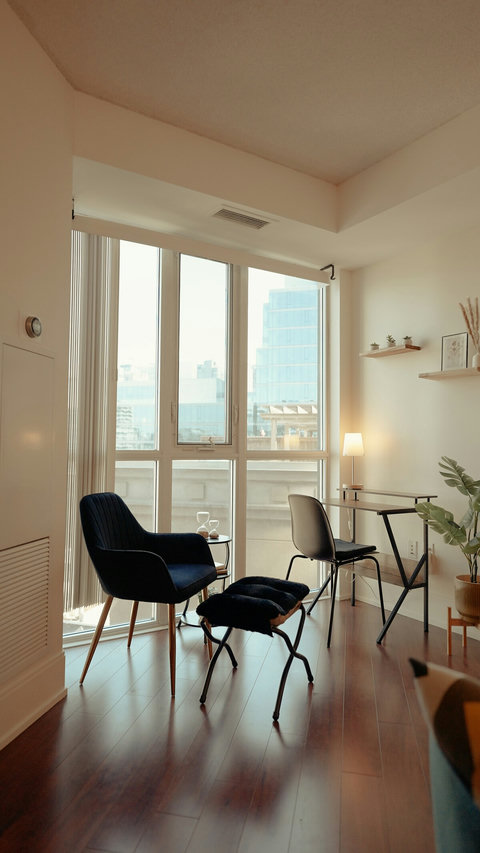 Work or relax with a view! Our functional desk provides ample workspace and natural light. Transition seamlessly to the adjacent reading nook, a cozy corner perfect for enjoying a good book and the vibrant Toronto view
