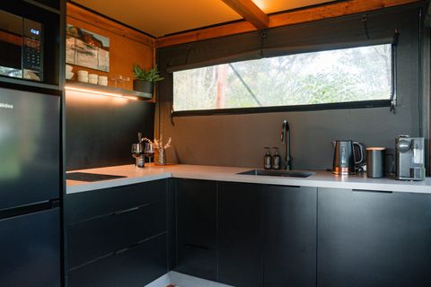 Coffee, tea and cook facilities
