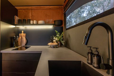Kitchen and ammenities