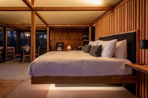Hotel linen, plush feather pillows