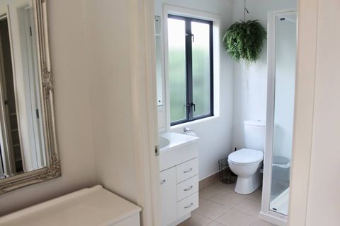 Ensuite bathroom to main downstairs area.