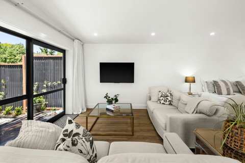 Evenings made easy – curl up with a movie on the big screen or enjoy a quiet glass of wine together.