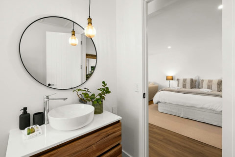 Spacious bathroom with great lighting