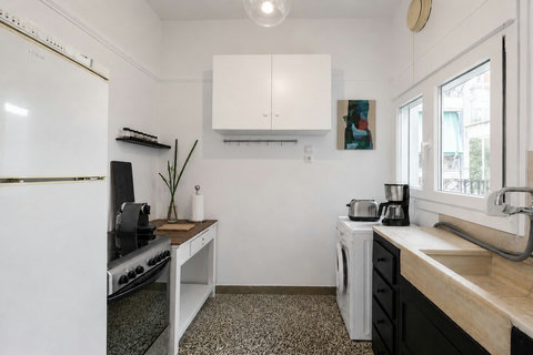 Fully equipped kitchen for longer stays.