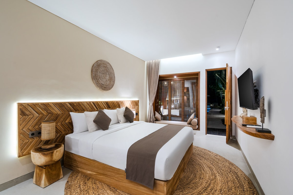 Orion 5BR Villa in Ubud: Pool and Jungle View 9
