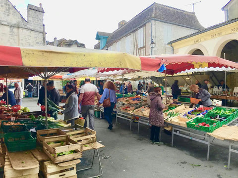 The famous marché dimanche at Issigeac