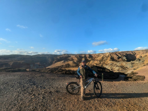 Mountain biking at the Coper Kingdom is an amazing experience. A surreal lunar landscape. No guide, no costs, no tourists, just you and this environment...