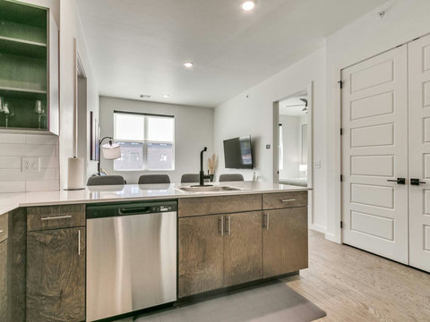 21-215 E Campbell St-21