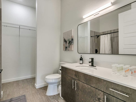 46-215 E Campbell St-46