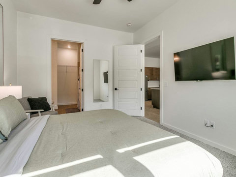 32-215 E Campbell St-32