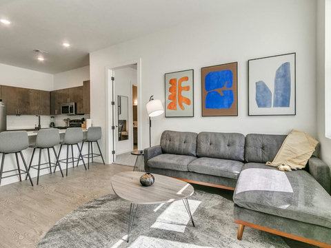 24-215 E Campbell St-24