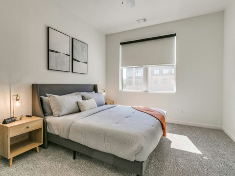 40-215 E Campbell St-40