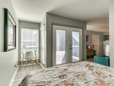 52--11510 N May Ave B304-52