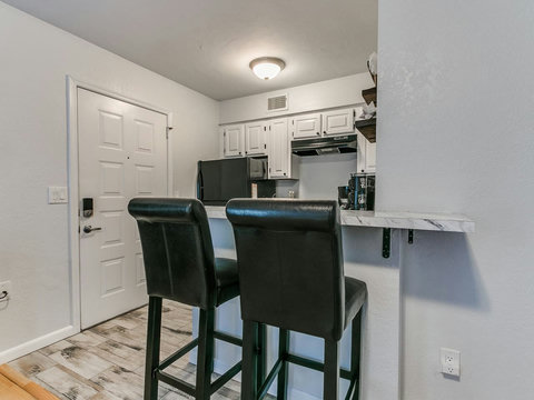 6--11500 N May Ave 301-10