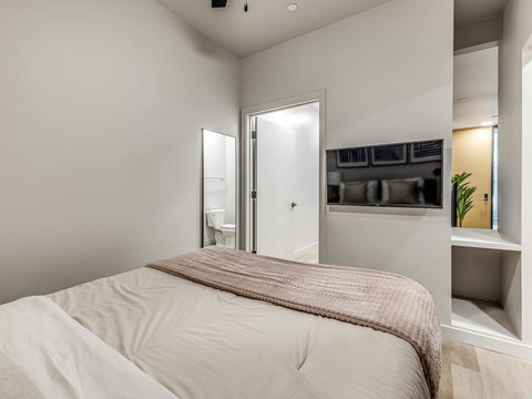 1126 N Shartel #106-18