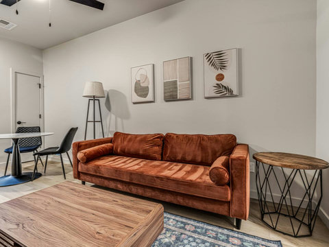 1126 N Shartel #109-33