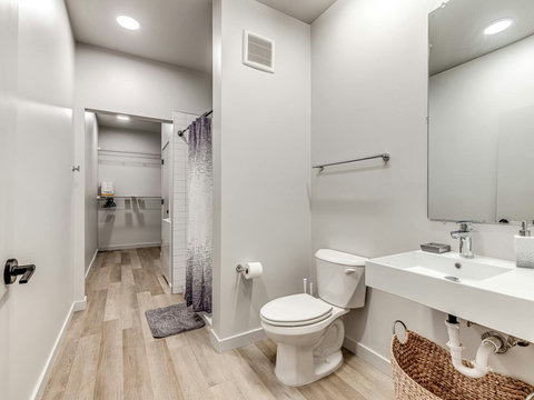 1126 N Shartel #109-43