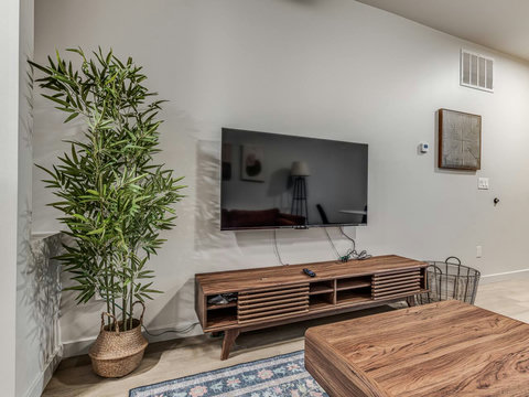 1126 N Shartel #109-34