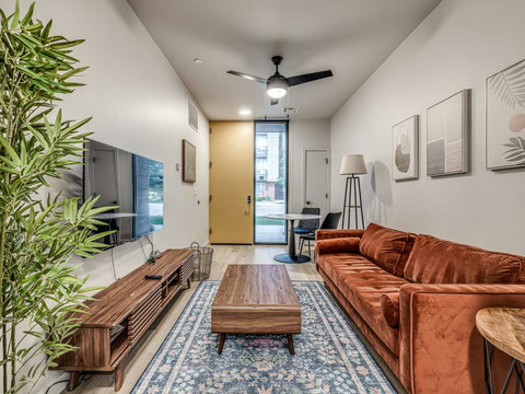 1126 N Shartel #109-31