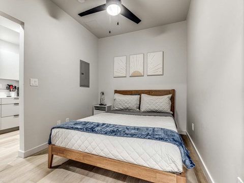 1126 N Shartel #109-40