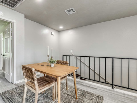 735 Nw 30th St #7-24