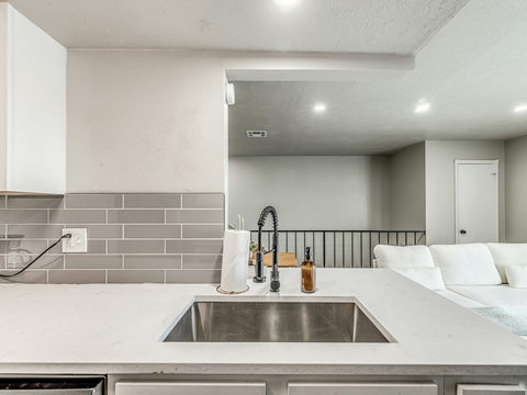 735 Nw 30th St #7-40